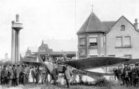 Landung von Hellmuth Hirth vor den Benz-Werken in Mannheim; 25. Juli 1914
(Stadtarchiv Heilbronn)