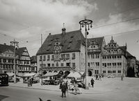 Marktplatz und Rathaus; 1930er Jahre
(Stadtarchiv Heilbronn)