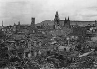 Blick vom Rosenberg auf die zerstörte Altstadt
(Stadtarchiv Heilbronn)